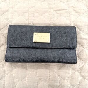 Michael Kors Jet Set Travel Large Trifold Leather Wallet